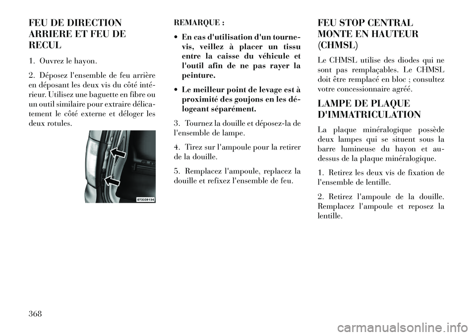 Lancia Voyager 2013  Notice dentretien (in French) FEU DE DIRECTION
ARRIERE ET FEU DE
RECUL
1. Ouvrez le hayon.
2. Déposezlensemble de feu arrière
en déposant les deux vis du côté inté­
rieur. Utilisez une baguette en fibre ou
un outil similai