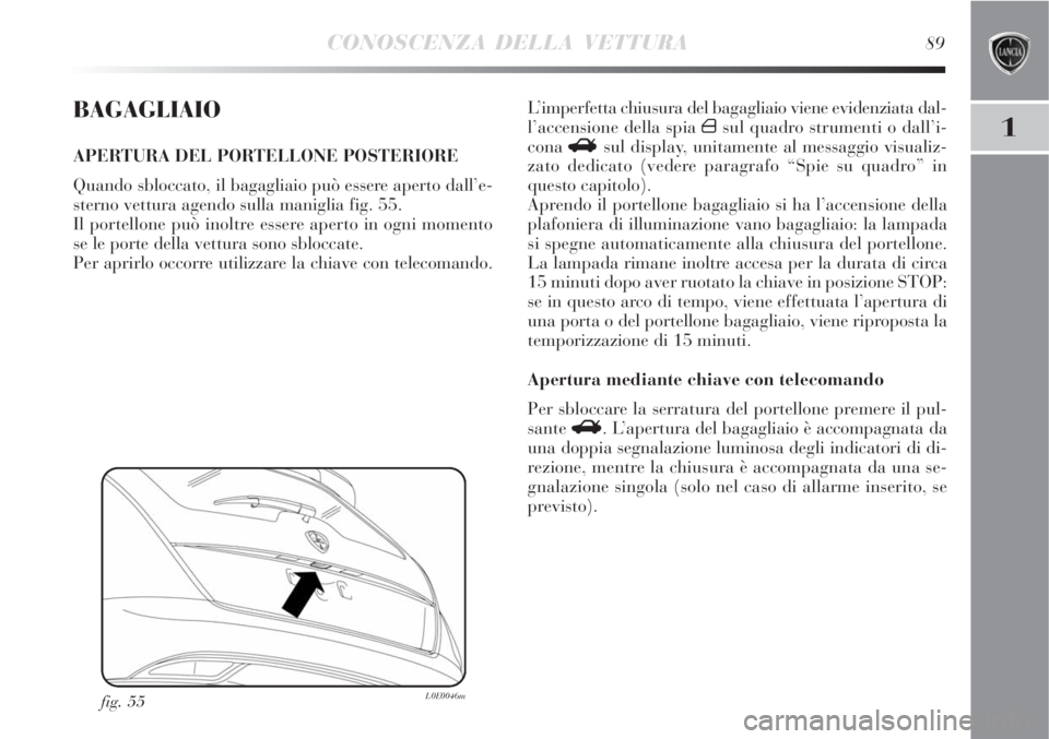 Lancia Delta 2008  Libretto Uso Manutenzione (in Italian) CONOSCENZA DELLA VETTURA89
1
BAGAGLIAIO
APERTURA DEL PORTELLONE POSTERIORE
Quando sbloccato, il bagagliaio può essere aperto dall’e-
sterno vettura agendo sulla maniglia fig. 55.
Il portellone può