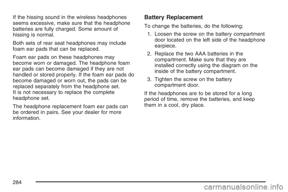 BUICK TERRAZA 2007  Owners Manual If the hissing sound in the wireless headphones
seems excessive, make sure that the headphone
batteries are fully charged. Some amount of
hissing is normal.
Both sets of rear seat headphones may inclu