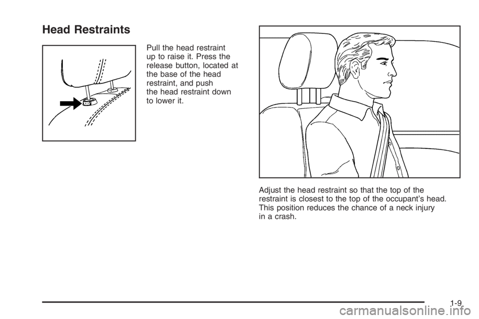 BUICK LUCERNE 2006 User Guide Head Restraints
Pull the head restraint
up to raise it. Press the
release button, located at
the base of the head
restraint, and push
the head restraint down
to lower it.
Adjust the head restraint so 