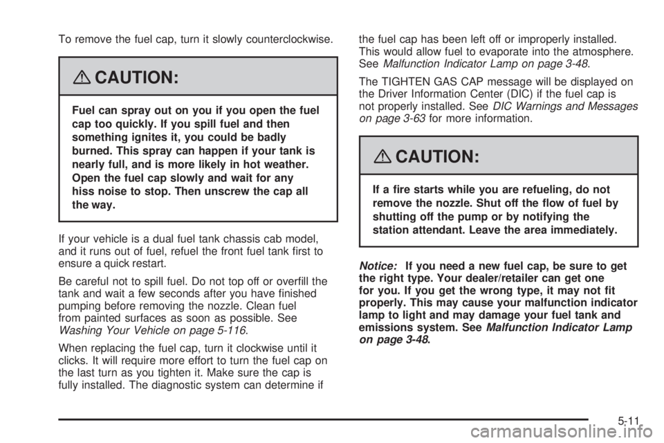 GMC SIERRA 2008  Owners Manual To remove the fuel cap, turn it slowly counterclockwise.
{CAUTION:
Fuel can spray out on you if you open the fuel
cap too quickly. If you spill fuel and then
something ignites it, you could be badly
b