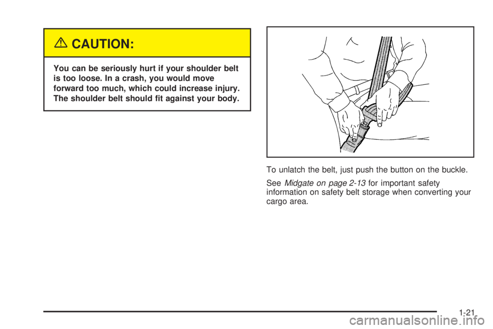 GMC ENVOY XUV 2005 Owners Guide {CAUTION:
You can be seriously hurt if your shoulder belt
is too loose. In a crash, you would move
forward too much, which could increase injury.
The shoulder belt should �t against your body.
To unla