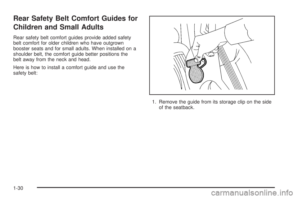 GMC SAFARI 2005 Owners Guide Rear Safety Belt Comfort Guides for
Children and Small Adults
Rear safety belt comfort guides provide added safety
belt comfort for older children who have outgrown
booster seats and for small adults.