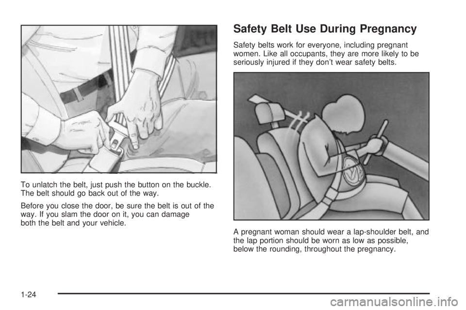 GMC SIERRA 2004 Owners Guide To unlatch the belt, just push the button on the buckle.
The belt should go back out of the way.
Before you close the door, be sure the belt is out of the
way. If you slam the door on it, you can dama