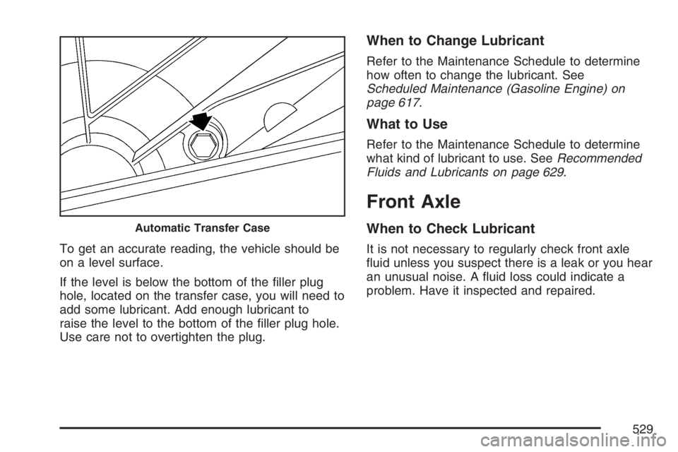 GMC SIERRA CLASSIC 2007  Owners Manual To get an accurate reading, the vehicle should be
on a level surface.
If the level is below the bottom of the �ller plug
hole, located on the transfer case, you will need to
add some lubricant. Add en