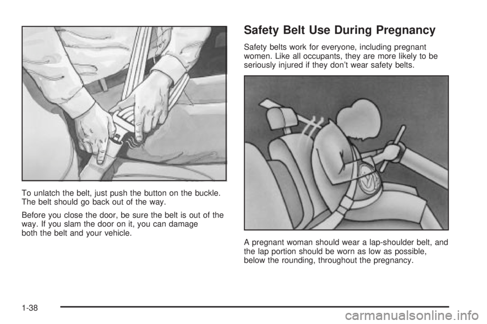 GMC YUKON XL DENALI 2004 Service Manual To unlatch the belt, just push the button on the buckle.
The belt should go back out of the way.
Before you close the door, be sure the belt is out of the
way. If you slam the door on it, you can dama