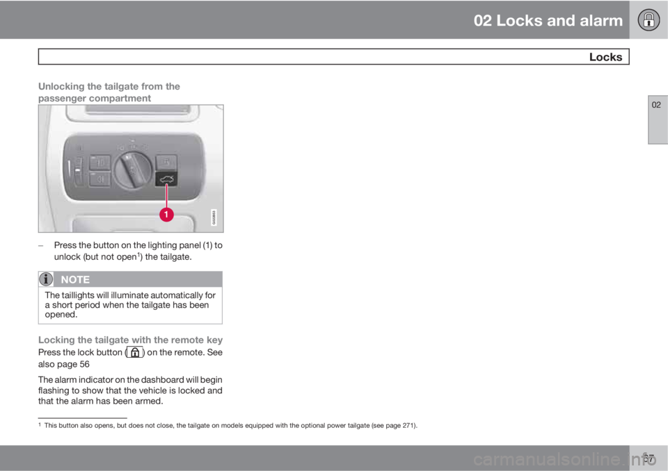 VOLVO XC70 2012  Owner´s Manual 02 Locks and alarm
 Locks
02
67
Unlocking the tailgate from the
passenger compartment
G022853

Press the button on the lighting panel (1) to
unlock (but not open1) the tailgate.
NOTE
The taillights w