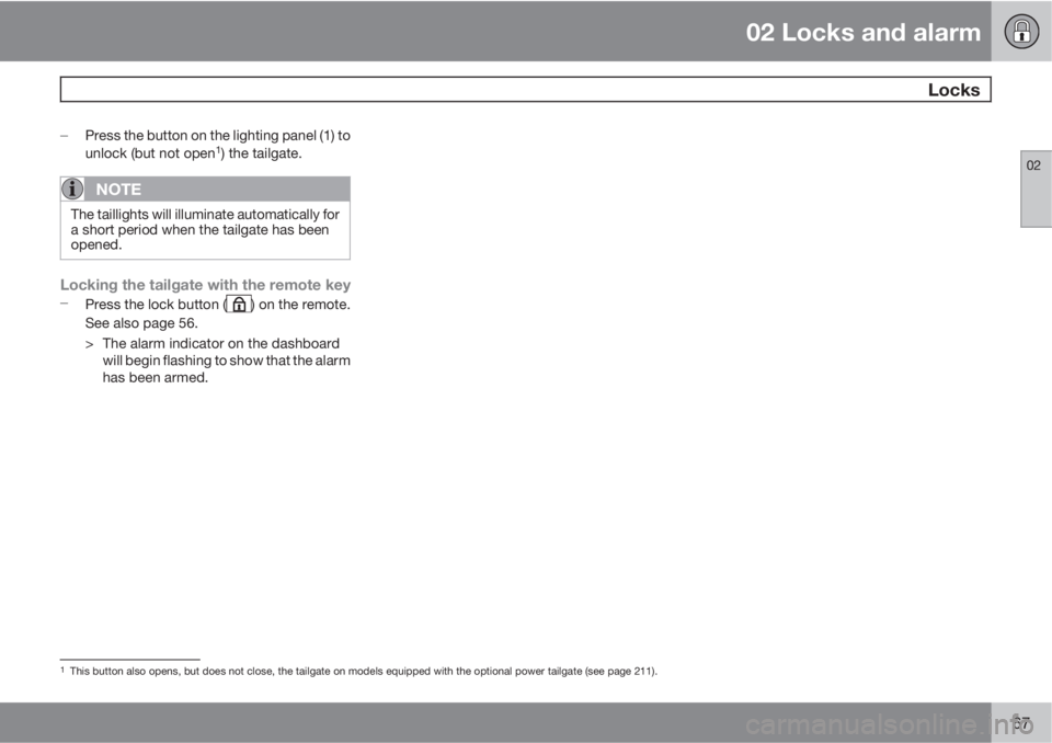 VOLVO XC70 2011  Owner´s Manual 02 Locks and alarm
 Locks
02
67

Press the button on the lighting panel (1) to
unlock (but not open1) the tailgate.
NOTE
The taillights will illuminate automatically for
a short period when the tailg