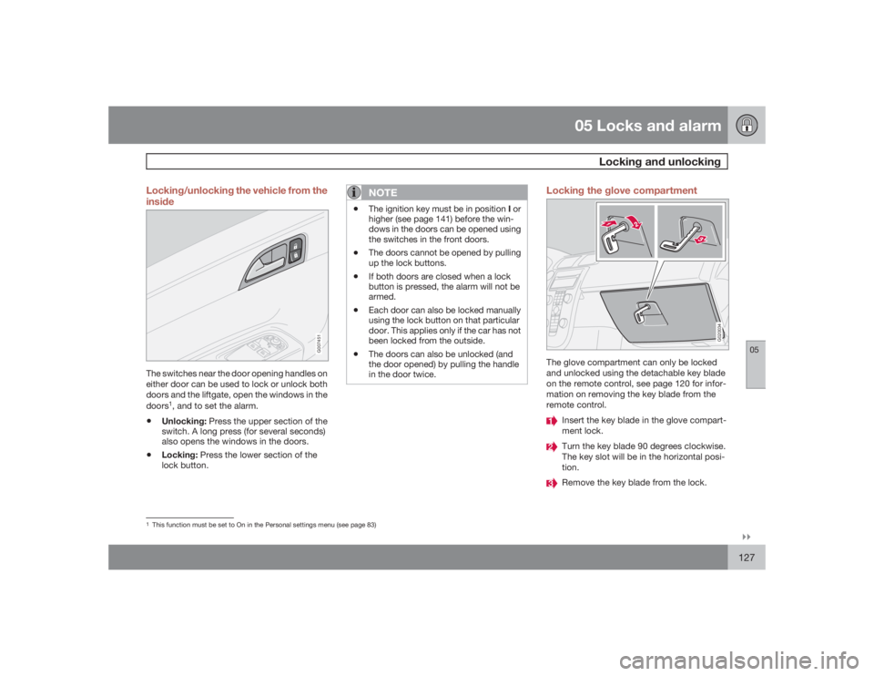 VOLVO C30 2009  Owner´s Manual 05 Locks and alarm
Locking and unlocking
05�`�`127 Locking/unlocking the vehicle from the
inside
G007451
The switches near the door opening handles on
either door can be used to lock or unlock both
do