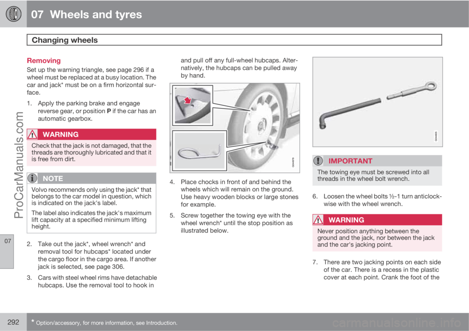 VOLVO V60 2011  Owners Manual 07  Wheels and tyres
Changing wheels  
07
292* Option/accessory, for more information, see Introduction.
Removing
Set up the warning triangle, see page 296 if a
wheel must be replaced at a busy locati