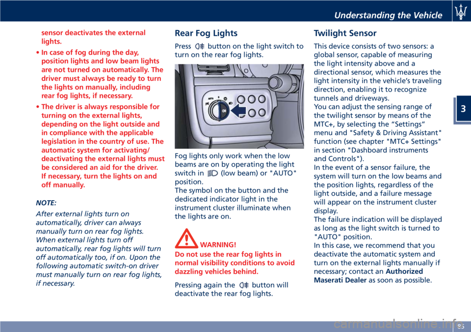 MASERATI GRANTURISMO CONVERTIBLE 2020 Owners Manual sensor deactivates the external
lights.
•In case of fog during the day,
position lights and low beam lights
are not turned on automatically. The
driver must always be ready to turn
the lights on man