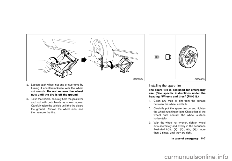 NISSAN JUKE 2016 F15 / 1.G Owners Manual �������
�> �(�G�L�W� ����� �� � �0�R�G�H�O� �)���� �@
SCE0504
2. Loosen each wheel nut one or two turns byturning it counterclockwise with the wheel
nut wrench. Do not remove the 