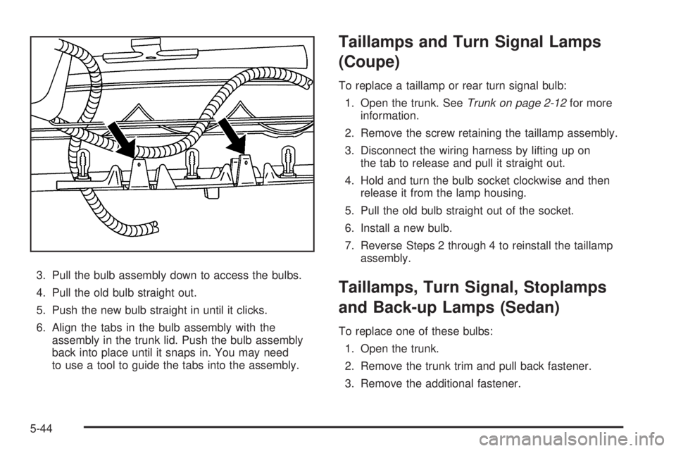 PONTIAC G5 2009  Owners Manual 3. Pull the bulb assembly down to access the bulbs.
4. Pull the old bulb straight out.
5. Push the new bulb straight in until it clicks.
6. Align the tabs in the bulb assembly with the
assembly in the