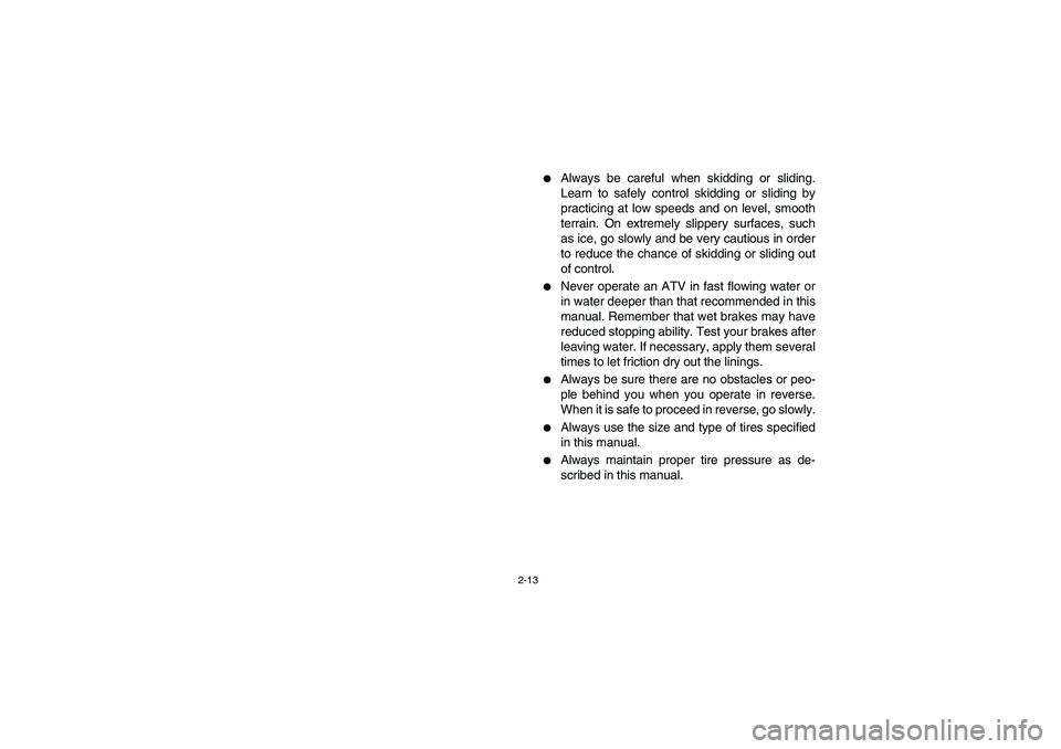 YAMAHA BANSHEE 350R 2006  Notices Demploi (in French) 2-13
Always be careful when skidding or sliding.
Learn to safely control skidding or sliding by
practicing at low speeds and on level, smooth
terrain. On extremely slippery surfaces, such
as ice, go 