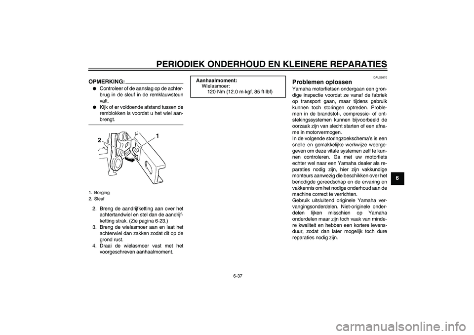YAMAHA FZ6 SHG 2007  Instructieboekje (in Dutch) PERIODIEK ONDERHOUD EN KLEINERE REPARATIES
6-37
6
OPMERKING:
Controleer of de aanslag op de achter-
brug in de sleuf in de remklauwsteun
valt.

Kijk of er voldoende afstand tussen de
remblokken is v