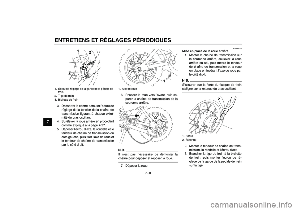 YAMAHA TTR50 2010  Notices Demploi (in French) ENTRETIENS ET RÉGLAGES PÉRIODIQUES
7-30
7
3. Desserrer le contre-écrou et l’écrou de
réglage de la tension de la chaîne de
transmission figurant à chaque extré-
mité du bras oscillant.
4. S