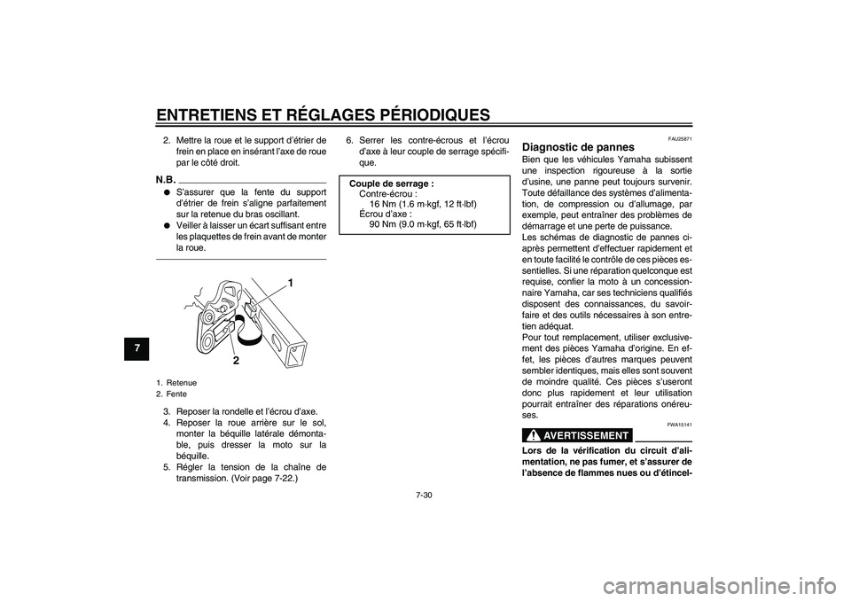 YAMAHA YZ85 2011  Notices Demploi (in French) ENTRETIENS ET RÉGLAGES PÉRIODIQUES
7-30
7
2. Mettre la roue et le support d’étrier de
frein en place en insérant l’axe de roue
par le côté droit.N.B.
S’assurer que la fente du support
d