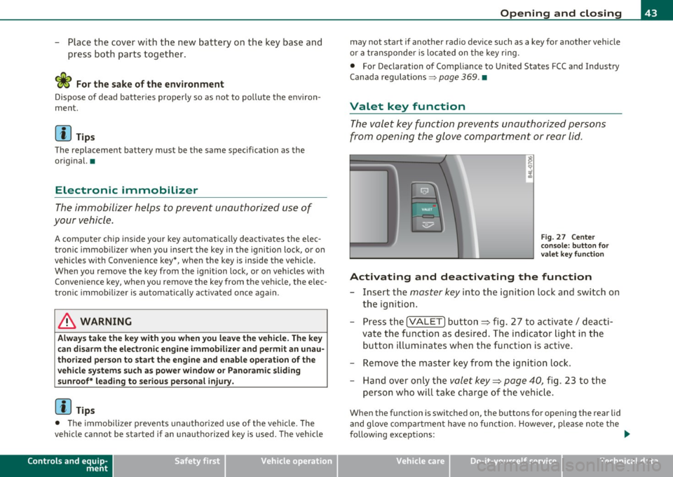 AUDI Q7 2010  Owner´s Manual - Place  the cov er w ith  t he new  battery  on  t he  k ey  bas e and 
press  bot h parts  together . 
<i> For the  sake of the  environment 
Dispose of  dead  batter ies proper ly so as not  to  po