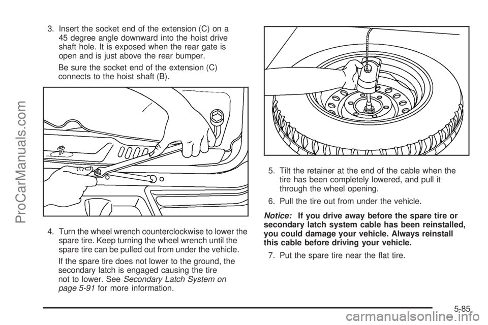 SAAB 9-7X 2009  Owners Manual 3. Insert the socket end of the extension (C) on a
45 degree angle downward into the hoist drive
shaft hole. It is exposed when the rear gate is
open and is just above the rear bumper.
Be sure the soc