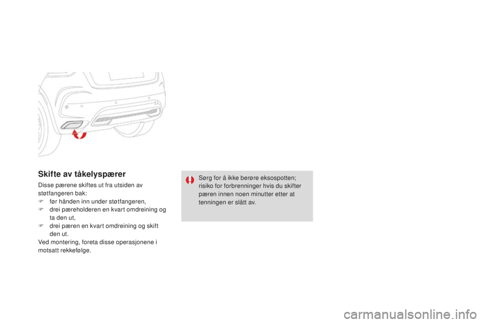 CITROEN DS4 2016  InstruksjonsbØker (in Norwegian) DS4_no_Chap09_info-pratiques_ed03-2015
Skifte av tåkelyspærer
Disse pærene skiftes ut fra utsiden av 
støtfangeren bak:
F 
f
 ør hånden inn under støtfangeren,
F
 
d
 rei pæreholderen en kvart