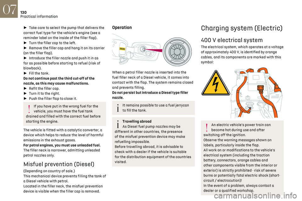 CITROEN DS3 CROSSBACK 2018 Owners Manual 130
Practical information07
► Take care to select the pump that delivers the 
correct fuel type for the vehicle's engine (see a 
reminder label on the inside of the filler flap).
►  Turn t